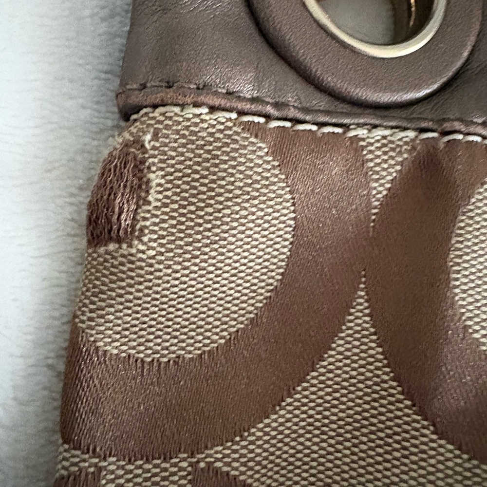 Coach Tan and Brown Signature Shoulder Bag - Picture 4 of 10